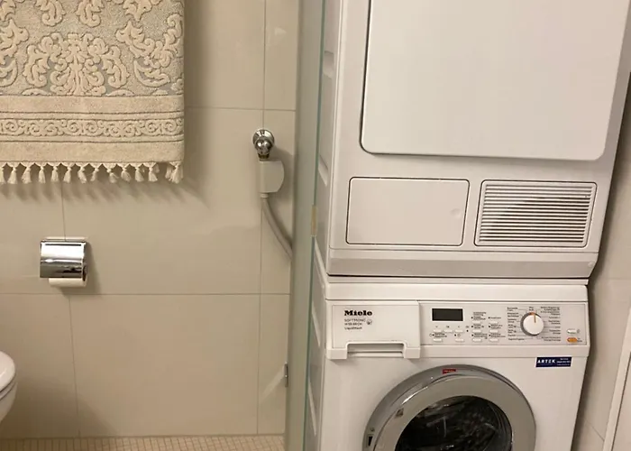 Suite3, 7 Min Walk From Operahouse Apartman *